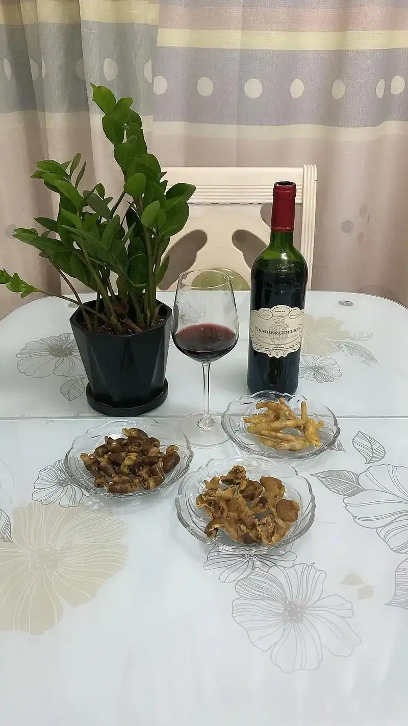 一个人也可以喝出唯美的感觉唯有保利红酒也