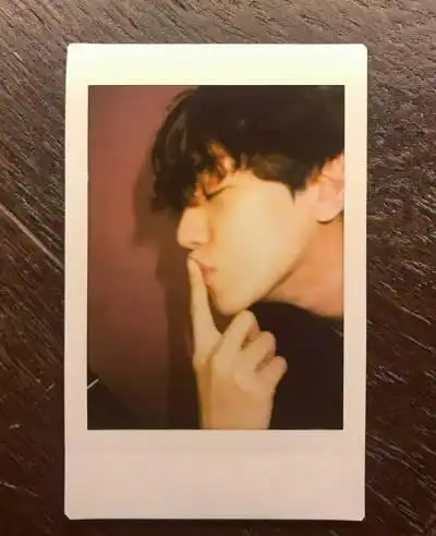 边伯贤拍立得手机壁纸