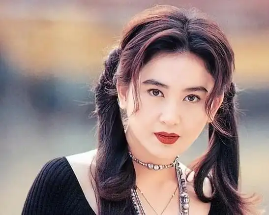 被温碧霞整笑了!夫妻合照光p自己,她貌美如花,老公却像搬砖的