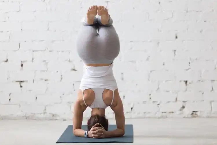 腿型不够纤细?每天练习6个瑜伽动作,练出"有缝儿"的大腿