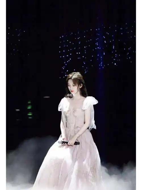 鞠婧祎  #礼服  我喜欢一位女孩,她叫鞠婧祎7894我喜欢一个星座