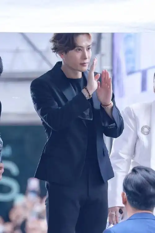 ◤甜虾分享08230719@王嘉尔泰国c2活动图◢帅气西装嘉上线@王嘉尔