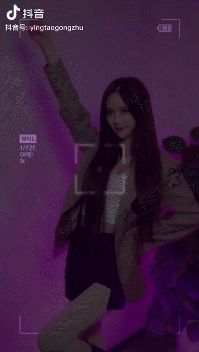 新晋抖音一姐湿身照千万男粉沦陷茶言茶语被嘴臭少女喷到自闭