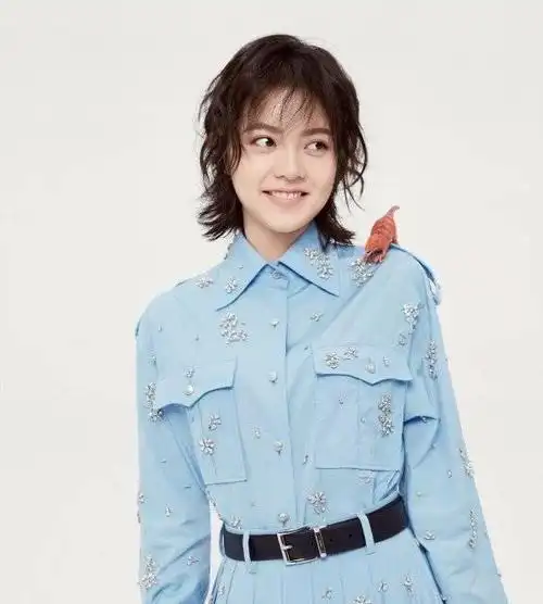 赵今麦短发很软萌休闲风服装简单好看原来这就是17岁的模样