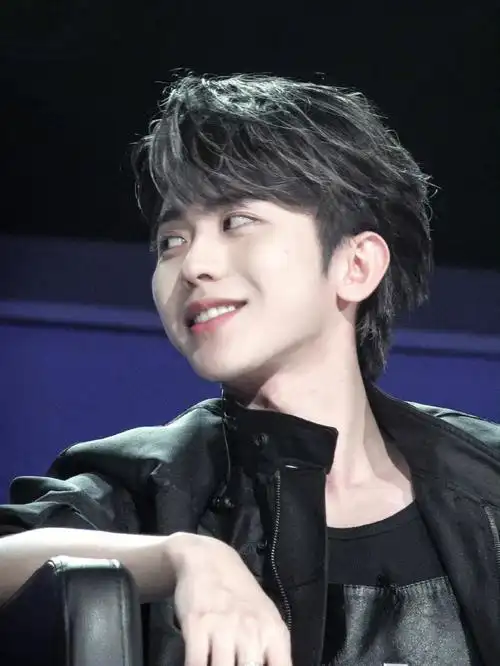 救命救命蔡徐坤怎么这么帅