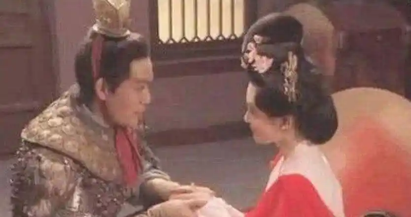 关羽为何要月下斩貂蝉,他发现了貂蝉什么秘密?看完懂了