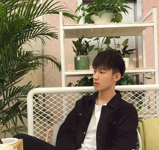 帅哥∣一枚颜值爆棚的小奶狗别人的男友从没让我失望过龚昊