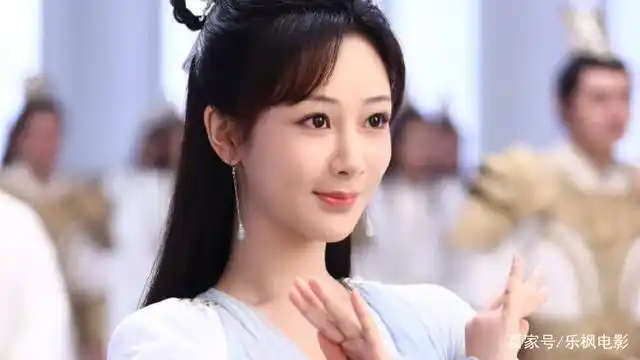 杨紫又一新剧杀青了,特地发文庆祝分享剧照,难以掩盖内心的激动