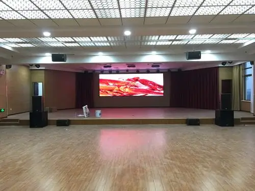 这款音箱主要就是针对室内场所的大型舞台表演来设计的,能够提