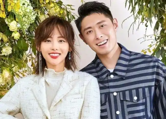 张嘉倪夫妇高甜大片曝光贴脸摸腿暧昧十足