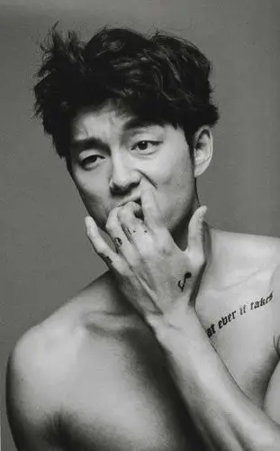 孔侑登《monster》帅气腹肌写真图片