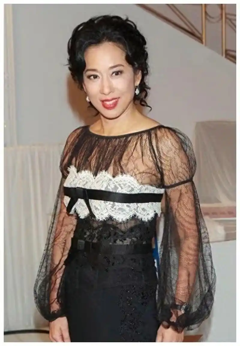 朱玲玲的两个姐姐比她还漂亮!