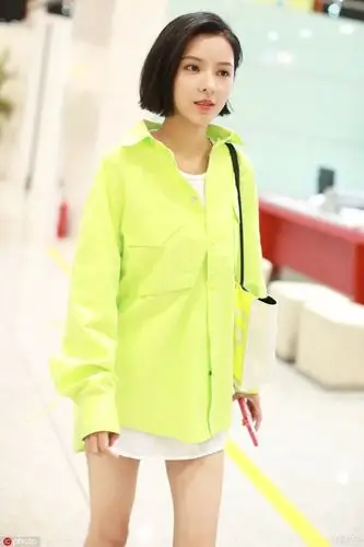 王思聪前女友张予曦分手后现身,一头短发剪断过去