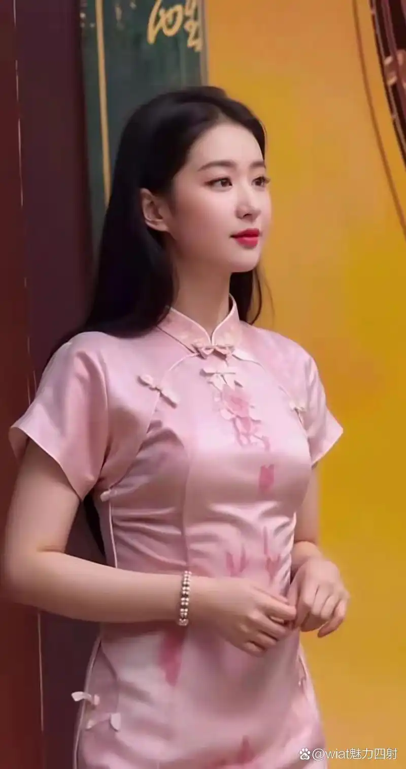 刘亦菲,这身旗袍装简直美得令人侧目!