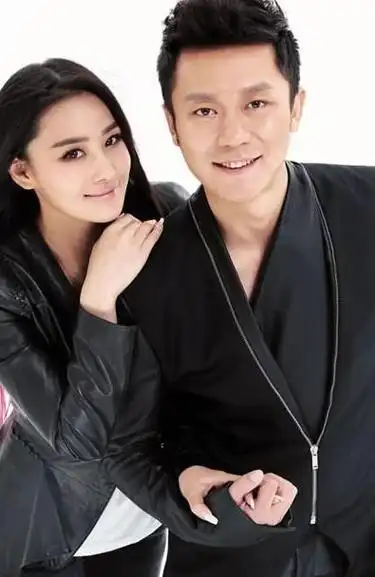 李晨很快就对范某冰产生了深厚的感情,而张馨予和霍建华之间也曾有过