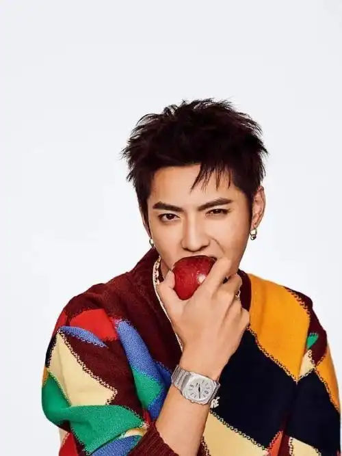 吴亦凡案二审维持原判狱中状态被曝光疑似妈妈发文曝更多细节