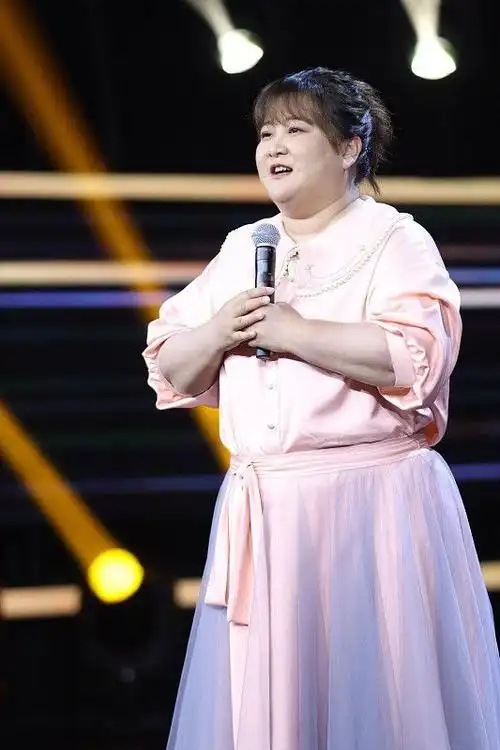 贾玲真的很会搭配穿的裙子可爱还甜美比其他女明星更有特色