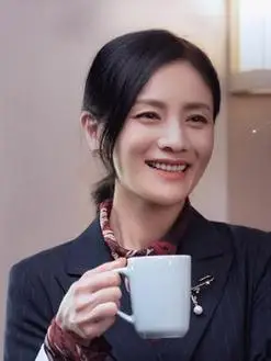 玲姐(胡可饰演)