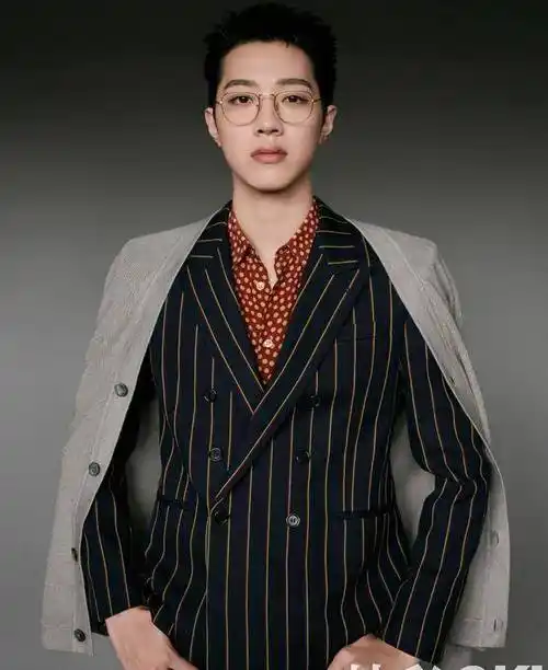 十九岁的赖冠霖好有镜头感,最新时尚大片尽显别样魅力,实在太绝_照片