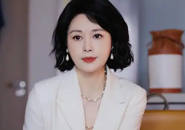 女演员长相很重要,《承欢记》46岁邓英出场,才懂岁月不败真美人