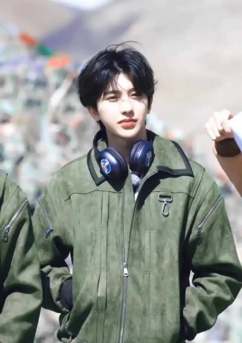 介绍一下男朋友#蔡徐坤#ikun #女友视角 - 抖音