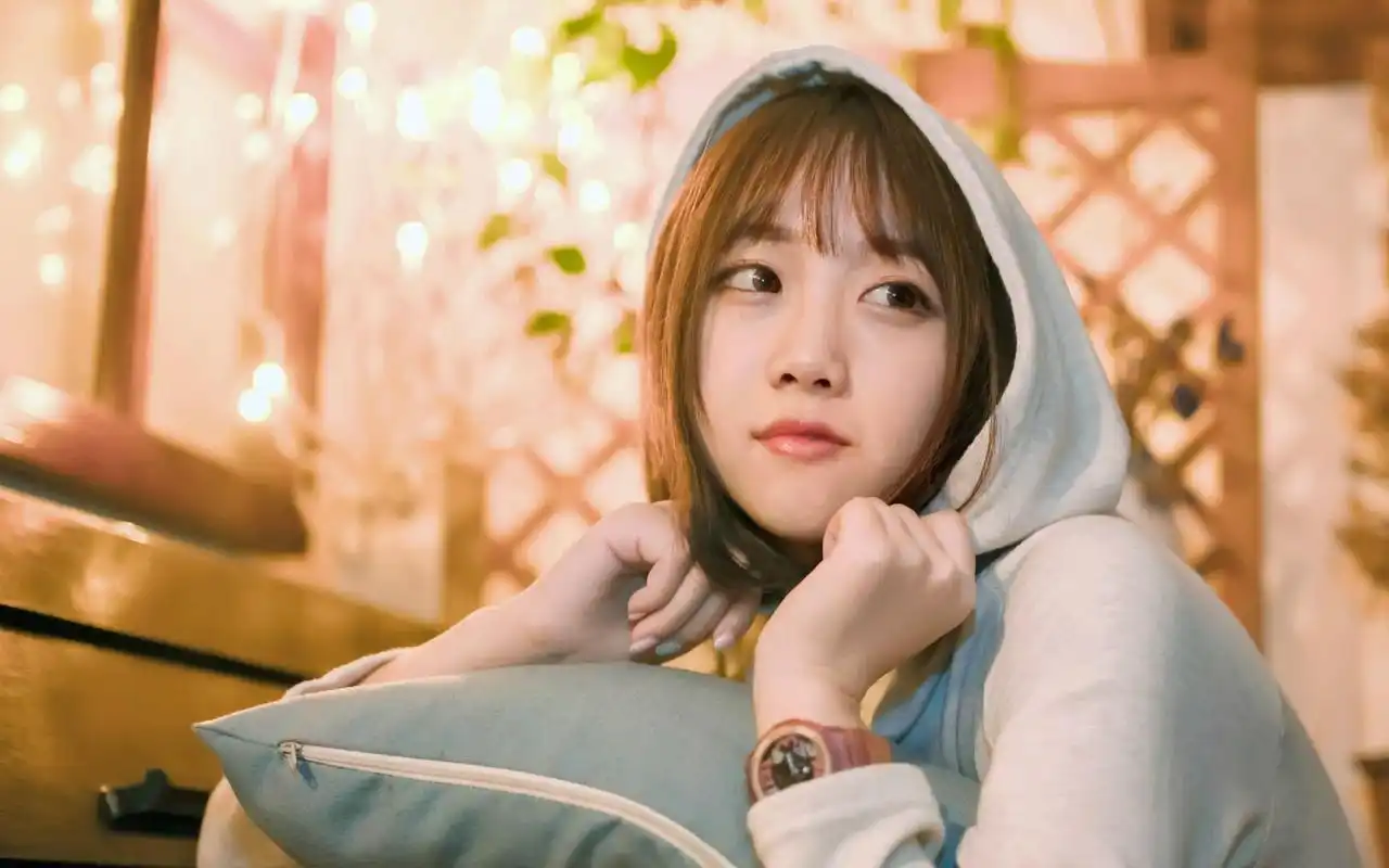 精选暖色日系美女写真电脑壁纸