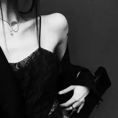 高颜值看一眼就难以忘怀的女头 温柔系心动又魅力的女头合集_女生头像