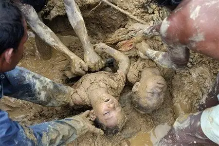 孟加拉国暴雨造成至少91人死亡