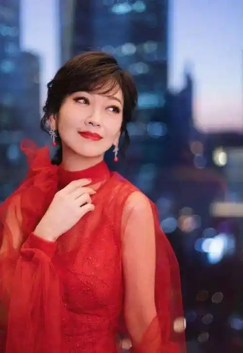原创65岁赵雅芝近照曝光优雅永不褪色的美