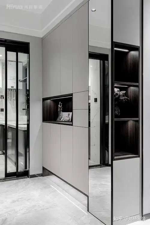 4:小孩房墙体往餐厅移出去30公分,做嵌入式衣柜给小宝用,同时满足两个