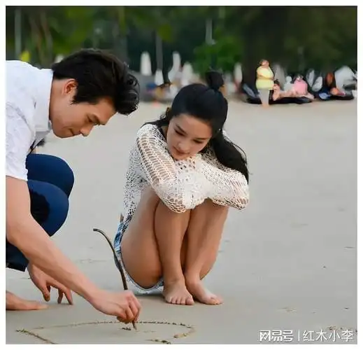 李沁的身材有多撩看她蹲在沙滩上的样子网友太美了