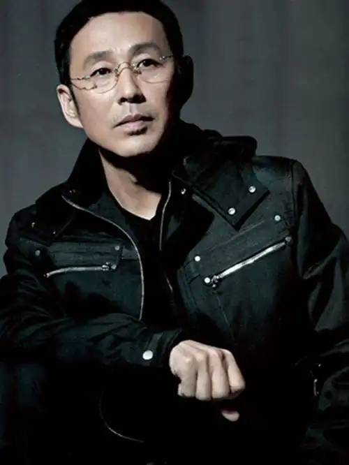 可塑性比较强,较为深沉,比如陈建斌,陈道明,姜文这些老戏骨