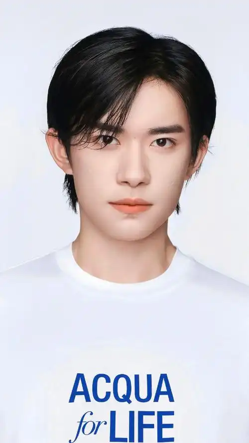 四字 易烊千玺 yyqx 四字弟弟##emporio armani全球代言人易烊千玺