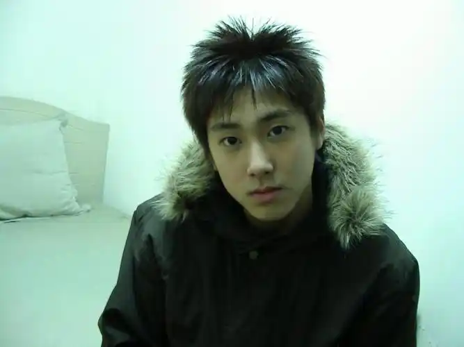 谁给我13~17岁的帅气男生的照片,要现实中的