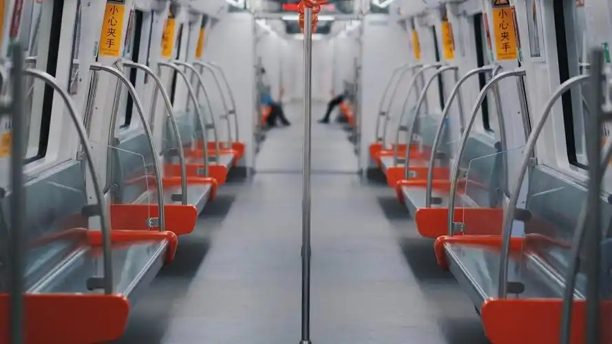 干净整洁的地铁图片-汽车壁纸-高清汽车图片-第2图-娟娟壁纸