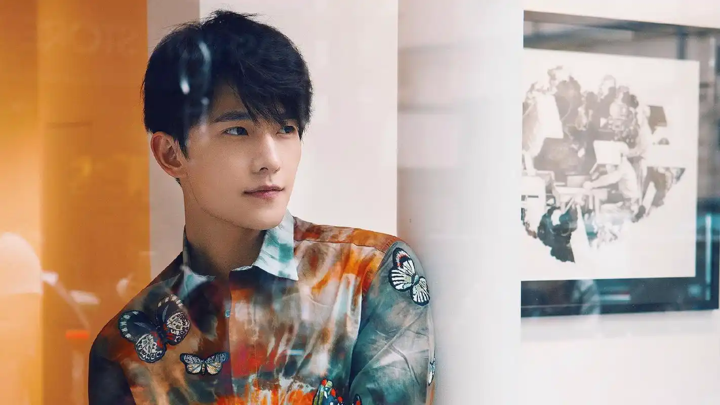 帅气杨洋时尚时装街拍图片桌面壁纸第二辑