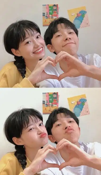 2021甜蜜的双人情侣壁纸大全 2021最潮的双人情侣皮肤下载_七七下载网