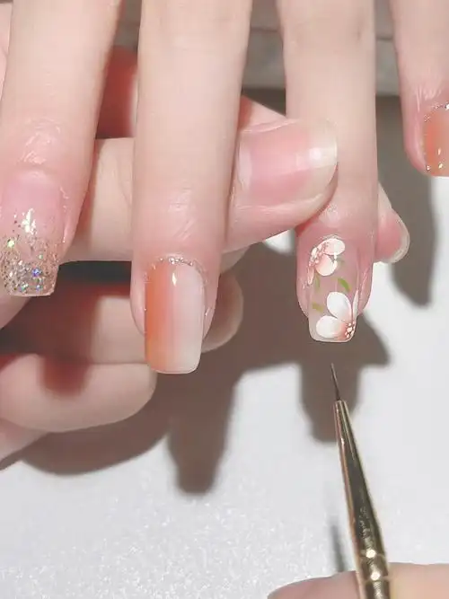 初秋温柔焦糖小花花美甲画法