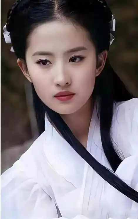 "紧接着又参演了金庸小说改编的《神雕侠侣》而被广泛关注刘亦菲在