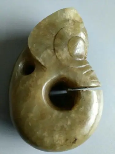 玉龙种腾徽号祭祀礼器 文物质地:蛇纹石青玉