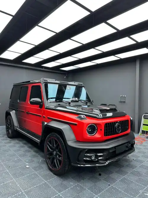 杭州奔驰g63定制黑红渐变改色膜