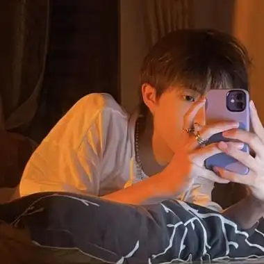 侧脸头像男生阳光