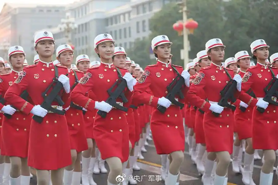 请祖国检阅 | 女民兵方队正在进行场地适应训练