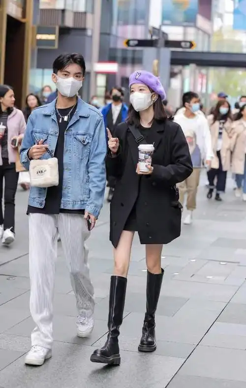 不得不说大衣叠加穿搭保暖又洋气杭州街拍达人都在这么穿