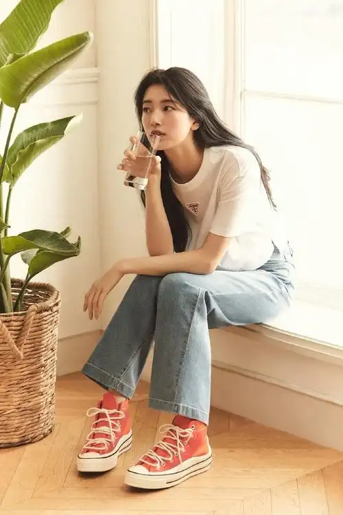 裴秀智guess画报