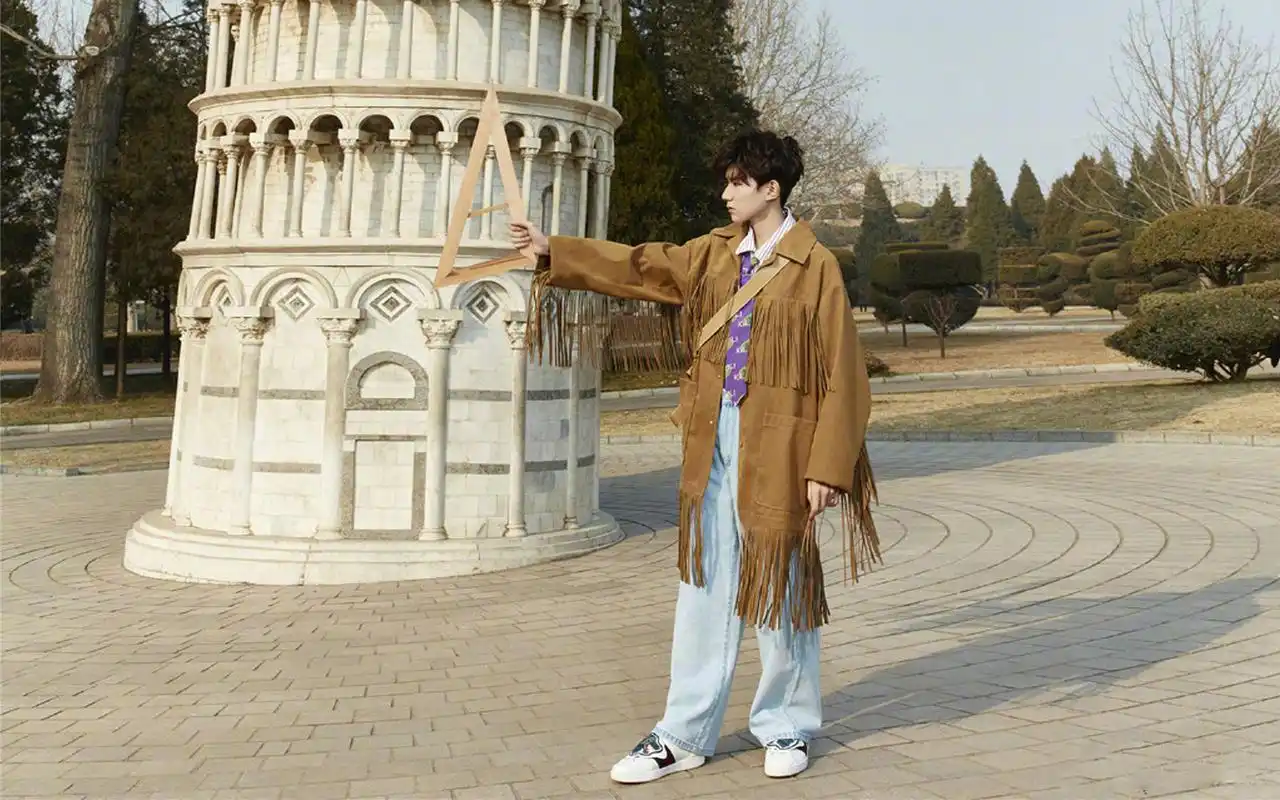 王源帅气户外写真图片桌面壁纸