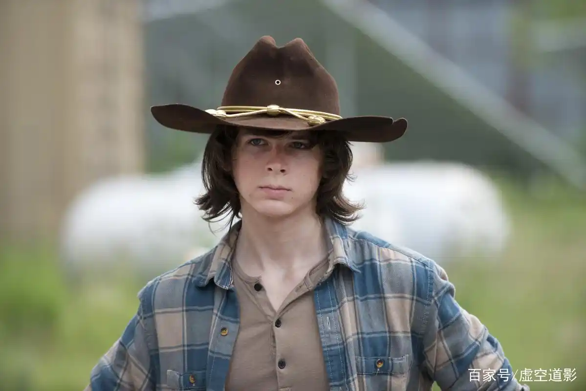 评《行尸走肉》卡尔,一身伤横内心折磨,希望未灭身已先亡