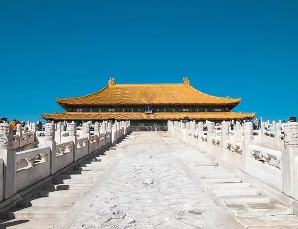 北京故宫博物院的南北中轴线上的显要位置,是中国古代宫廷建筑之一