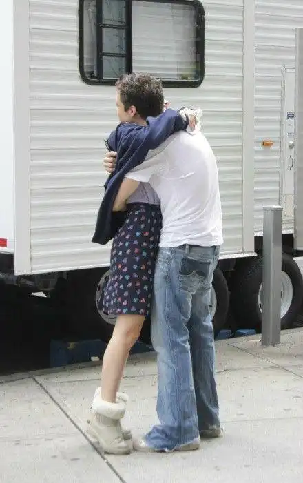 stan##leighton meester#这种几乎要猫着腰把女票一整个环抱起来的