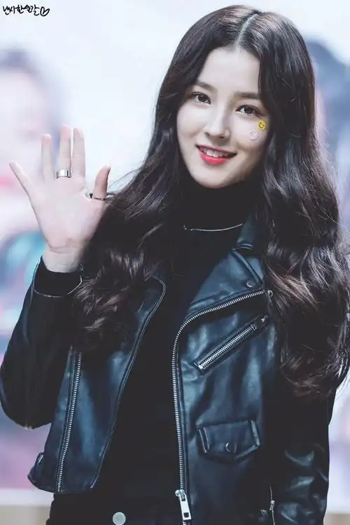 李承利个人资料韩国00后混血美少女微胖天花板高清写真集